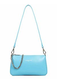 Sac à main synthétique bleu clair avec une seule sangle et accent en chaîne argentée. Dispose d'une fermeture zippée et d'un logo en relief à l'avant.