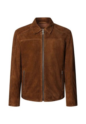 Chaqueta de ante marrón con cuello puntiagudo, cierre frontal con cremallera y dos bolsillos laterales con cremallera. Textura suave y corte ajustado.