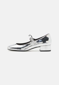 Unselected, silver