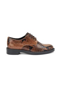Scarpe stringate in tessuto effetto pelle di serpente, marroni e nere, con suola piatta nera, caratterizzate da un design classico oxford.