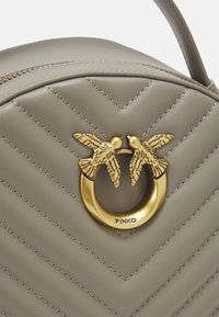 Pinko LOVE CLICK CLASSIC - Turistinė kuprinė - taupe