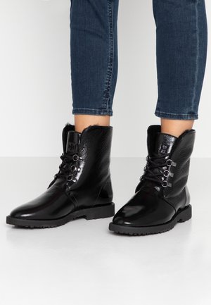 Botines con cordones - black