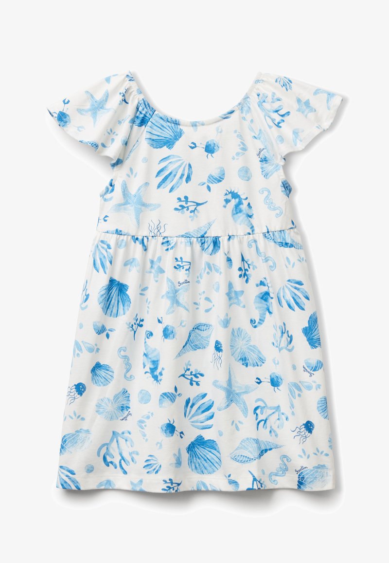 Robe en coton à manches volantées, ornée de motifs marins bleu comme des étoiles de mer et des coquillages sur fond blanc.