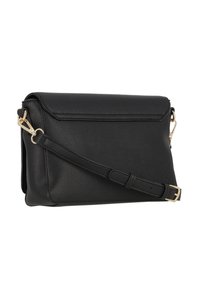 Borsa a tracolla in pelle nera con finitura testurizzata, hardware dorato, tracolla regolabile e chiusura a pattina. Forma rettangolare compatta.