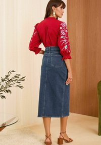 Love & Roses REGULAR FIT - Trapecinis sijonas - mid wash blue