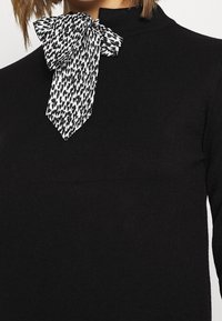 Molly Bracken Stickad tröja - black