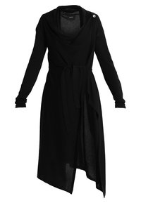 Robe portefeuille noire à manches longues avec un col bénitier drapé, une taille ajustable avec lien et un détail de bouton sur l'épaule. Confectionnée en tissu léger.