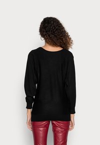 Guess SCARLETT BAT SLEEVE - Camisola - jet black