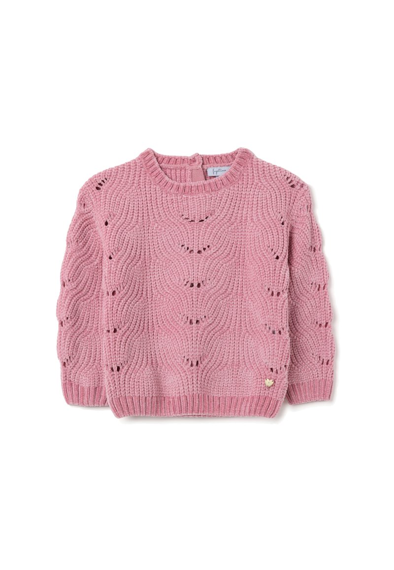 Rosa gestrickter Pullover mit einem gewelltem Strukturmuster, langen Ärmeln und einem runden Ausschnitt. Besitzt ein kleines goldenes Herz-Akzent am Saum.