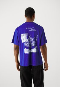 Replay M9Z1 T-SHIRT - Triko s potiskem - true blue