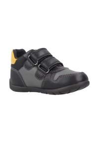 Chaussures en cuir noir et gris avec deux bandes Velcro, bout arrondi et semelle texturée. Accent jaune sur le talon. Convient pour un usage décontracté.