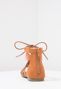Friboo Sandali - brown