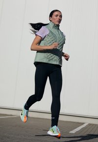 Nike Performance AEROLOFT VEST - Chaleco - jade horizon