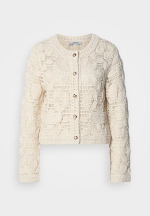Cardigan au crochet en crème avec motifs floraux, encolure ronde, manches longues et fermeture à boutons comprenant des boutons ronds décoratifs.