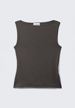 Temno sive barve zgornji del brez rokavov iz mehke tkanine. Ima okrogel izrez in čist rob brez vidnih zapenjanj ali okraskov.