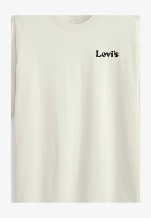 T-shirt girocollo semplice color avorio con piccolo logo Levi's nero stampato sulla parte superiore sinistra del petto.