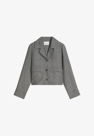 Grijs kort jasje met lange mouwen, een kraag met inkeping, knopen aan de voorkant en drie klepzakken, gemaakt van lichtgewicht stof.