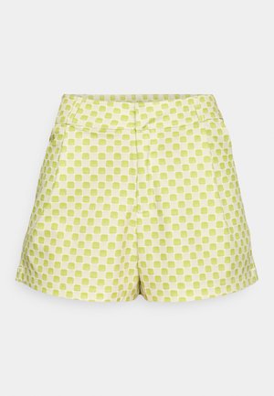 Calções verdes com padrão xadrez, apresentando uma cintura média, dois bolsos frontais e uma textura suave de algodão.