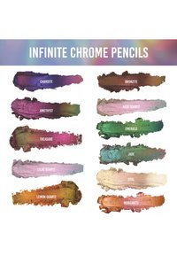 Matite Chrome Infinite con 12 tonalità vivaci su uno sfondo bianco. I colori includono Charosite (viola), Ametista, Quarzo Rosa e altri.