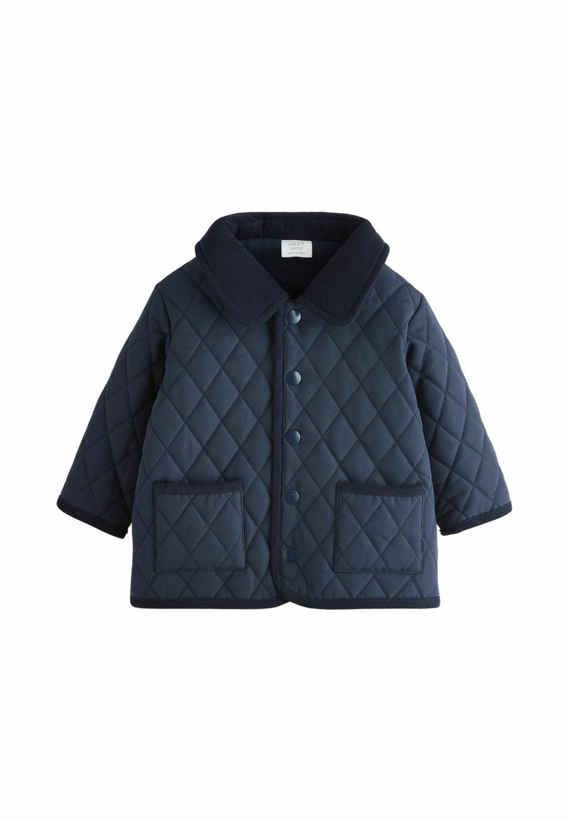 Veste matelassée bleu marine pour tout-petit avec grand col, fermeture à boutons, manches longues et deux poches plaquées à l'avant.
