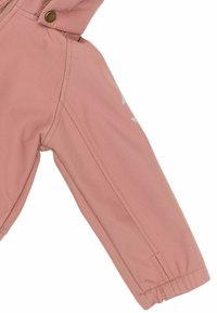 Rúžová rukávová bunda z hladkého materiálu, so strieborným hviezdnym vzorom a elastickým manžetovým zúžením pre lepšie prispôsobenie. Obsahuje detail s gombíkom na ramene.