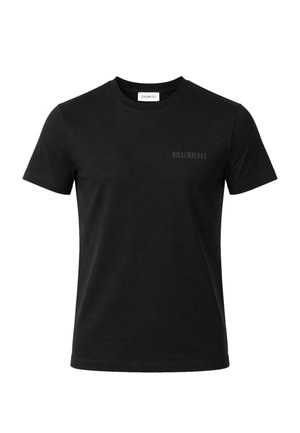T-shirt nera a maniche corte con collo rotondo con il logo discreto "BIKKEMBERGS" sul petto sinistro e un'etichetta bianca all'interno del colletto.