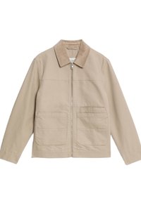 Giacca beige con zip e colletto in velluto a coste, due grandi tasche frontali a toppa e una tasca più piccola sul lato destro del petto.