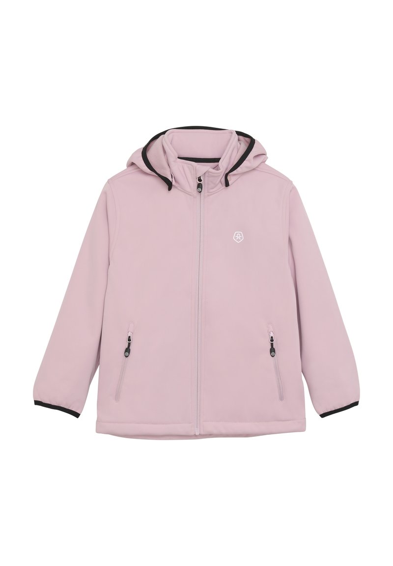 Giacca softshell rosa chiaro con cappuccio, chiusura con zip sul davanti, due tasche laterali, dettagli neri sul cappuccio e sui polsini, e un logo sul petto.