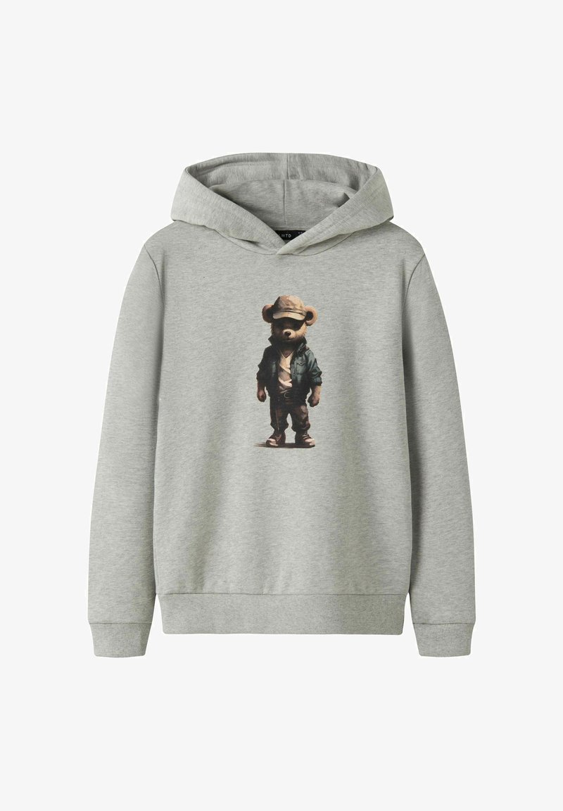 Sweat à capuche gris clair avec un graphisme central représentant un ours en peluche vêtu d'un chapeau, d'une veste et d'un pantalon, debout.