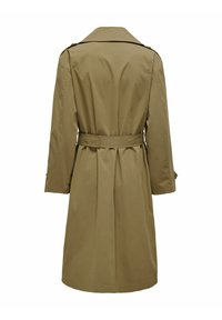 Khaki trenchcoat med långa ärmar, midja med bälte och klassisk krage. Tyget har en slät, något strukturerad yta.