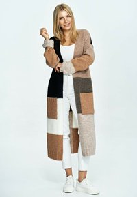 Unausgewählt, black