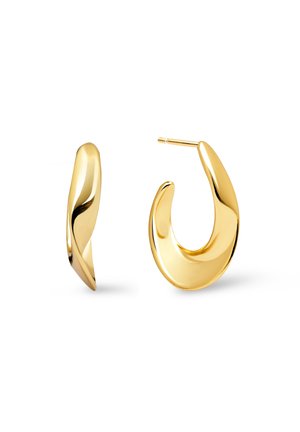 Paire de boucles d'oreilles créoles torsadées en or brillant avec attache à tige sur fond blanc.