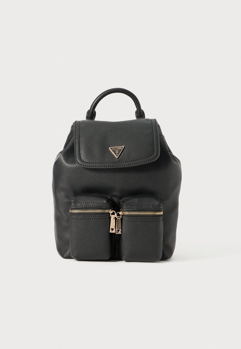Schwarzer Leder-Rucksack mit vorderen Reißverschlusstaschen, goldfarbenen Beschlägen und einem Oberhandgriff. Verfügt über einen umklappbaren Deckel und ein Logodetail.