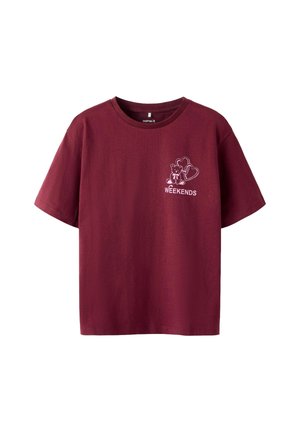 Burgundy cotton t-shirt with short sleeves, round neck, features a white graphic of a bear and text "WEEKENDS" on the chest.