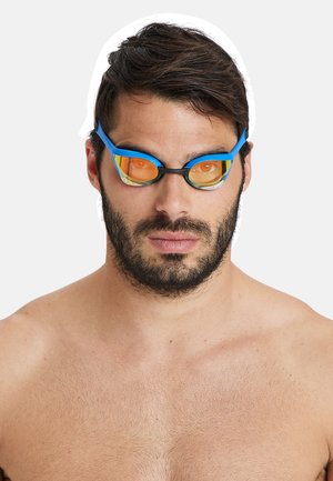 Zwemgoggles met blauwe monturen en oranje getinte lenzen. Voorzien van een gestroomlijnd ontwerp, dunne banden en een zwart accentstuk over de ogen.