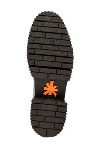Zwarte rubberen schoenzool met getextureerde rechthoekige patronen; heeft een oranje stervormig logo op de hak, wat zorgt voor grip.