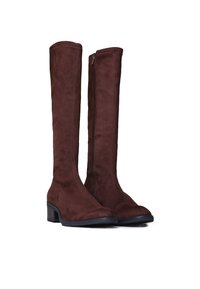 Stivali over-the-knee in suede marrone con punta rotonda, zip laterale e tacco basso a blocco. Dettagli in cucitura lungo le cuciture.