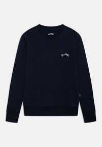 Felpa girocollo blu navy realizzata in misto cotone con polsini e orlo a costine, caratterizzata da un piccolo logo Billabong sul petto.