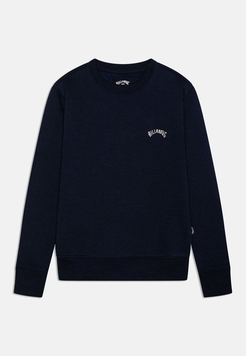 Felpa girocollo blu navy realizzata in misto cotone con polsini e orlo a costine, caratterizzata da un piccolo logo Billabong sul petto.