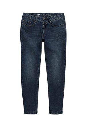 Donkerblauwe spijkerbroek met voorzakken en muntzakje, knoop- en ritssluiting, en lichte vervaging op de dijen.