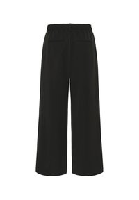 Fekete, széles szárú nadrág, elasztikus derékkal és két hátsó zsebbel. Sima textúra és minimalista design. Laza szabással készült.