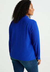 WE Fashion CURVE - Camicia - blue