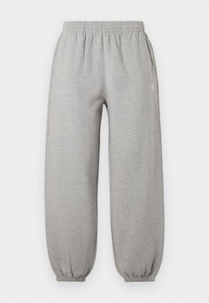 Vaaleanharmaat joustovyötärölliset collegehousut käännetyillä lahkeensuilla ja sivutaskuilla, joissa pieni valkoinen Adidas-logo oikeassa reisissä.