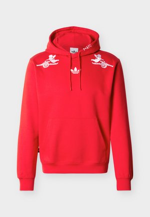 Rode hoodie met witte cherubijn- en kanonafbeeldingen op de schouders, Adidas-logo op de borst en P*4FC-tekst op de rand van de capuchon.