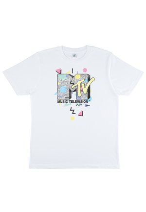 Hvid bomulds T-shirt med et farverigt MTV-logo med geometriske former og mønstre i pastelfarver og sorte accenter på forsiden.