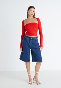 Gina Tricot SOFT TOUCH SQUARE NECK TOP - Langarmshirt - high risk red