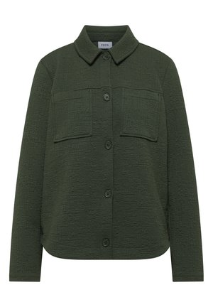 Veste texturée vert foncé à manches longues, fermeture à boutons, deux poches poitrine et col de style chemise.