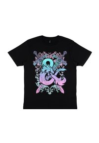 Svart bomull T-shirt med en flerfärgad grafik med svärd och en drakliknande figur, omgiven av utsmyckade mönster, med rund halsringning.