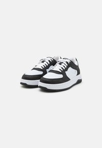 HUGO KILIAN - Sneakers low - open white