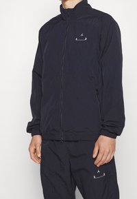 Jordan Let jakke / Sommerjakker - black